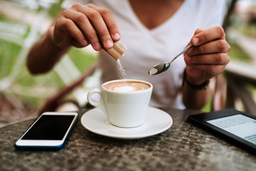 ¡Conoce los beneficios de tomar café sin azúcar! Makía