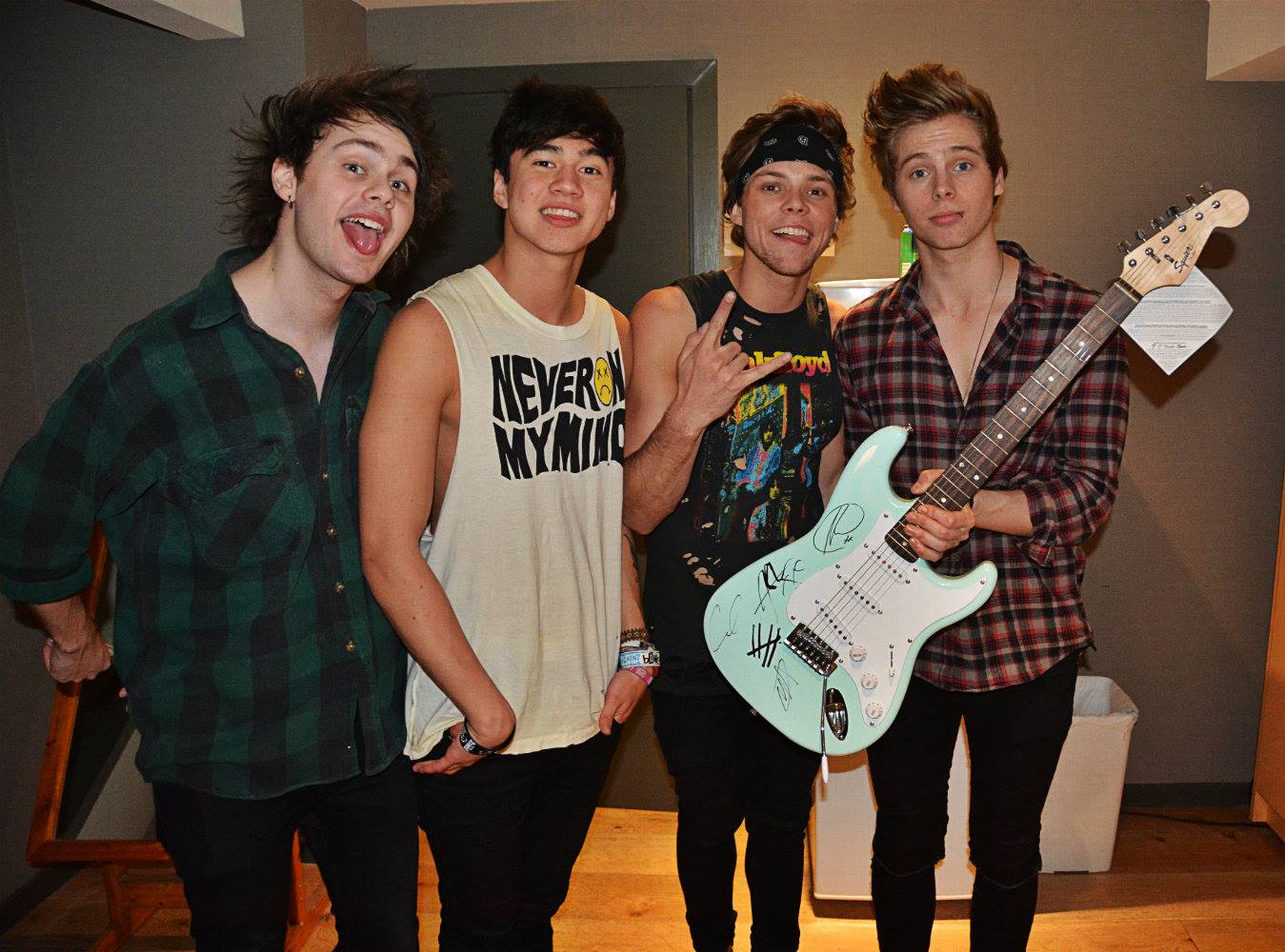 3 five 2. 5sos. Группа 5 seconds of Summer Эштон. Люк,Майкл,Эштон,Калум. Группа Ashtone.